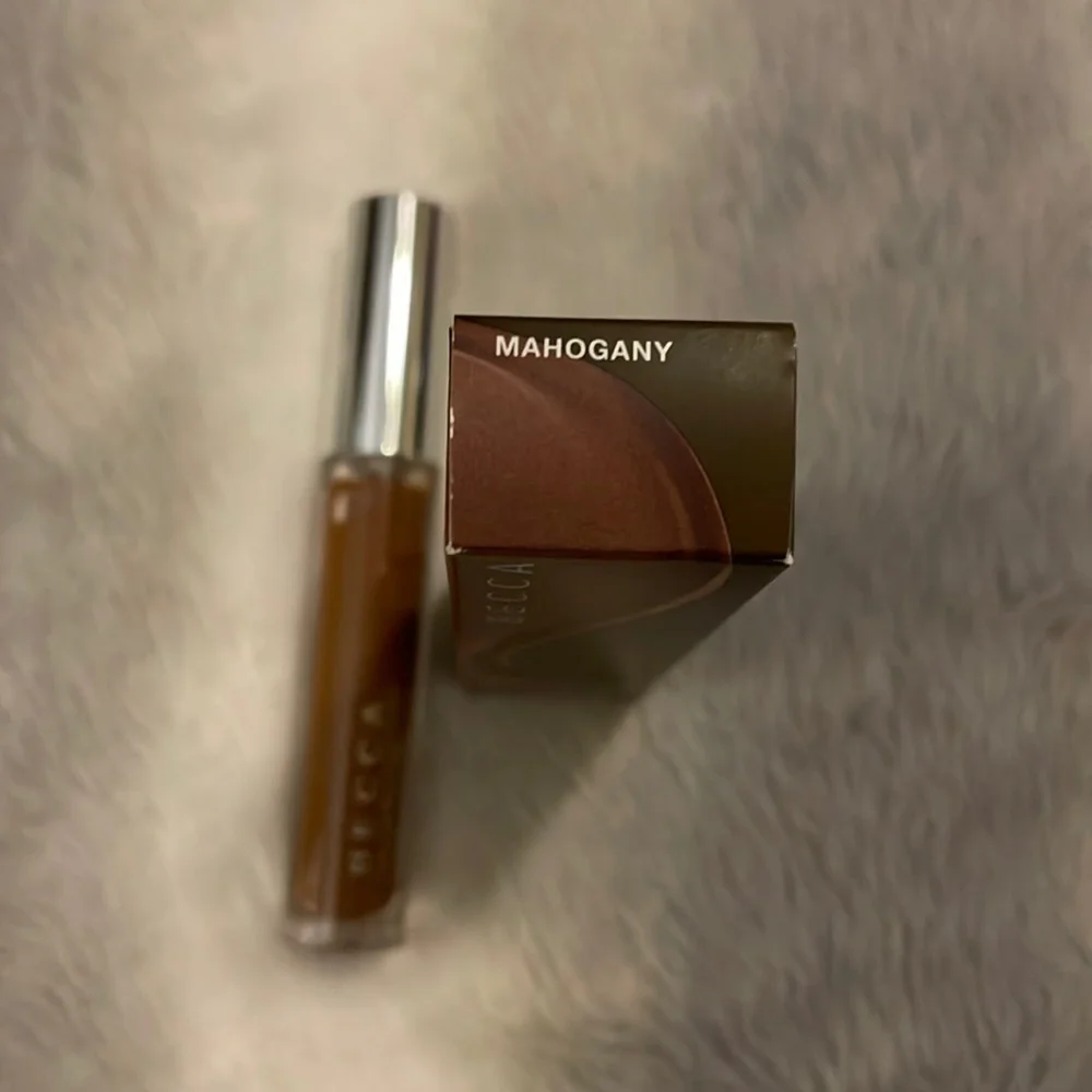 - Becca Ultimate Coverage Longwear Concealer